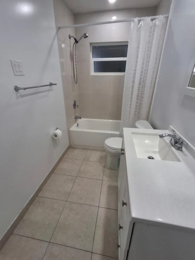 1250 E SAMPLE ROAD #303 Pompano Beach, FL 33064