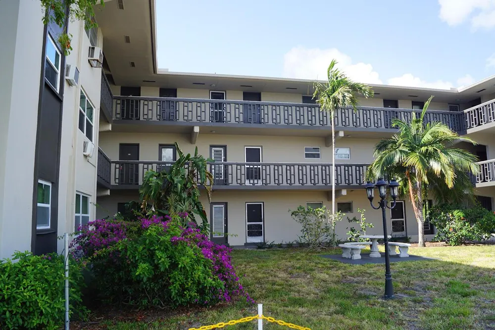 1250 E SAMPLE ROAD #303 Pompano Beach, FL 33064