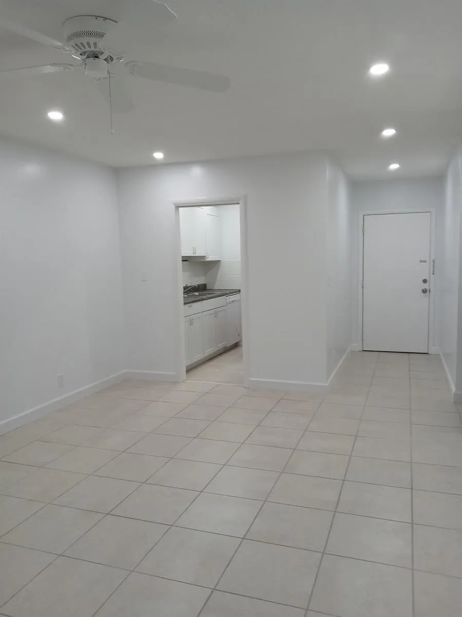 1250 E SAMPLE ROAD #303 Pompano Beach, FL 33064