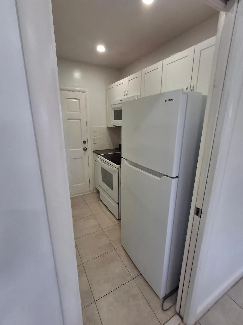 1250 E SAMPLE ROAD #303 Pompano Beach, FL 33064