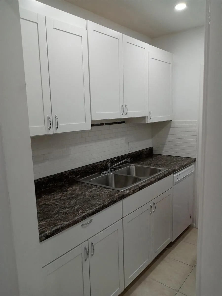 1250 E SAMPLE ROAD #303 Pompano Beach, FL 33064