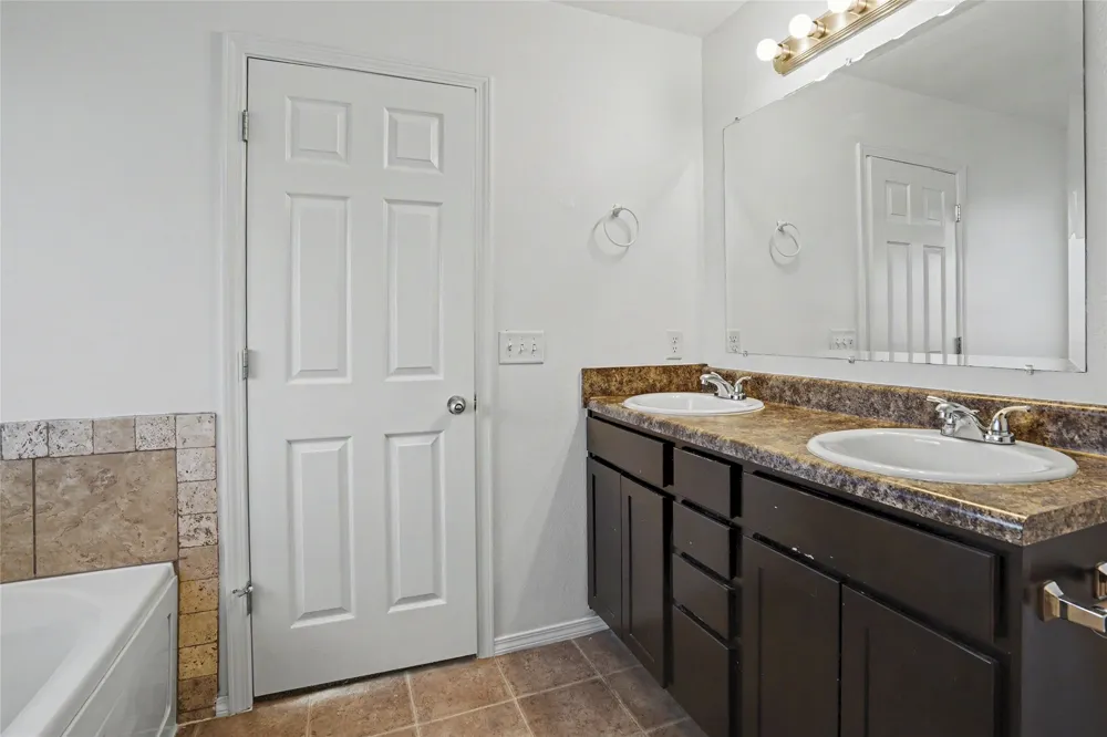 14815 S Lakewood Avenue Bixby, OK 74008