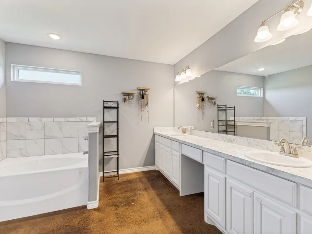 760 County Road 4380 Decatur, TX 76234