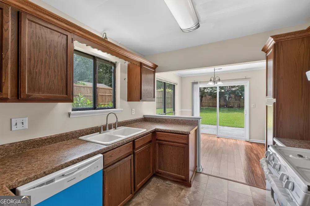 228 Avalon WAY Riverdale, GA 30274