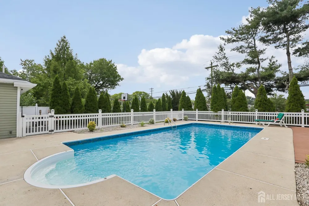 15 Douglas Avenue Hamilton, NJ 08619