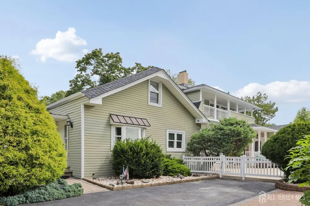 15 Douglas Avenue Hamilton, NJ 08619
