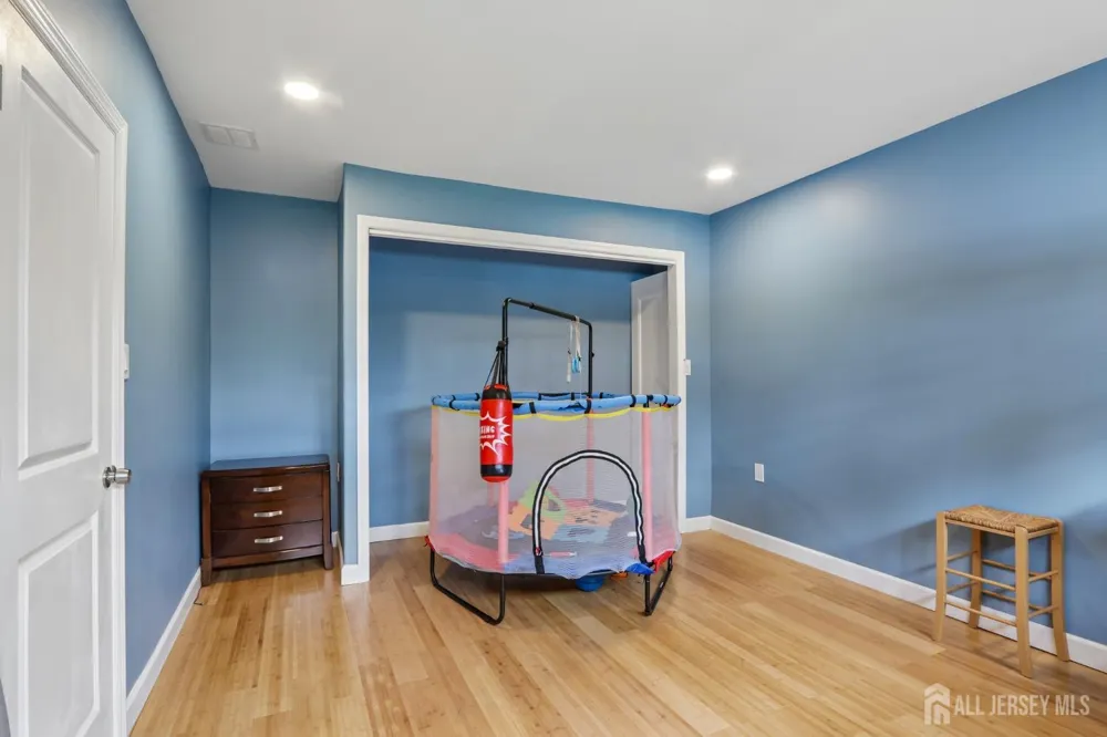 15 Douglas Avenue Hamilton, NJ 08619