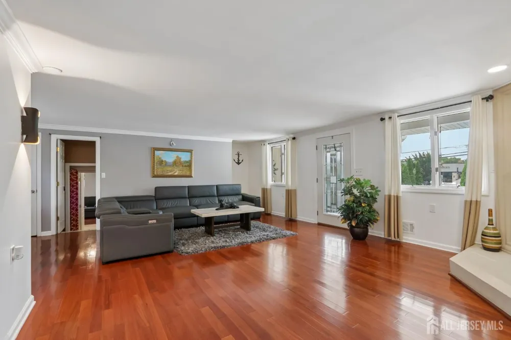 15 Douglas Avenue Hamilton, NJ 08619
