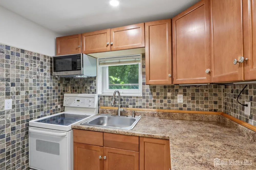 15 Douglas Avenue Hamilton, NJ 08619