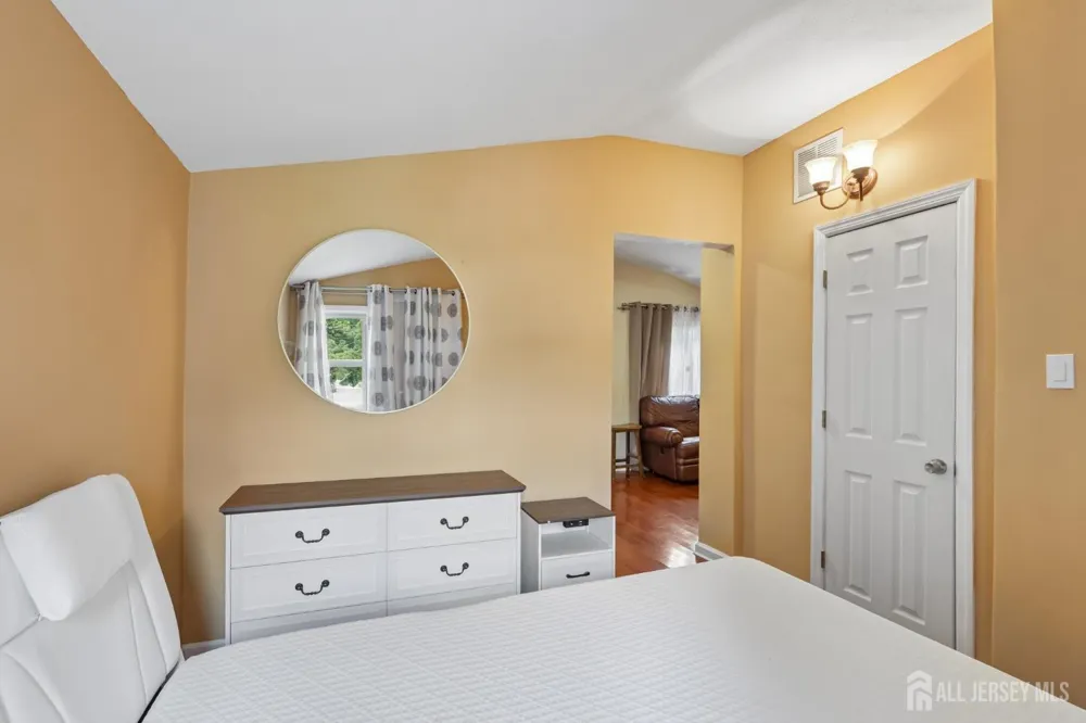15 Douglas Avenue Hamilton, NJ 08619