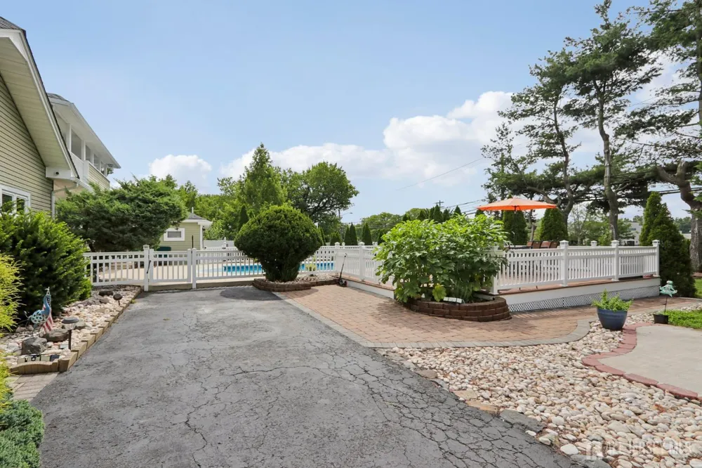15 Douglas Avenue Hamilton, NJ 08619