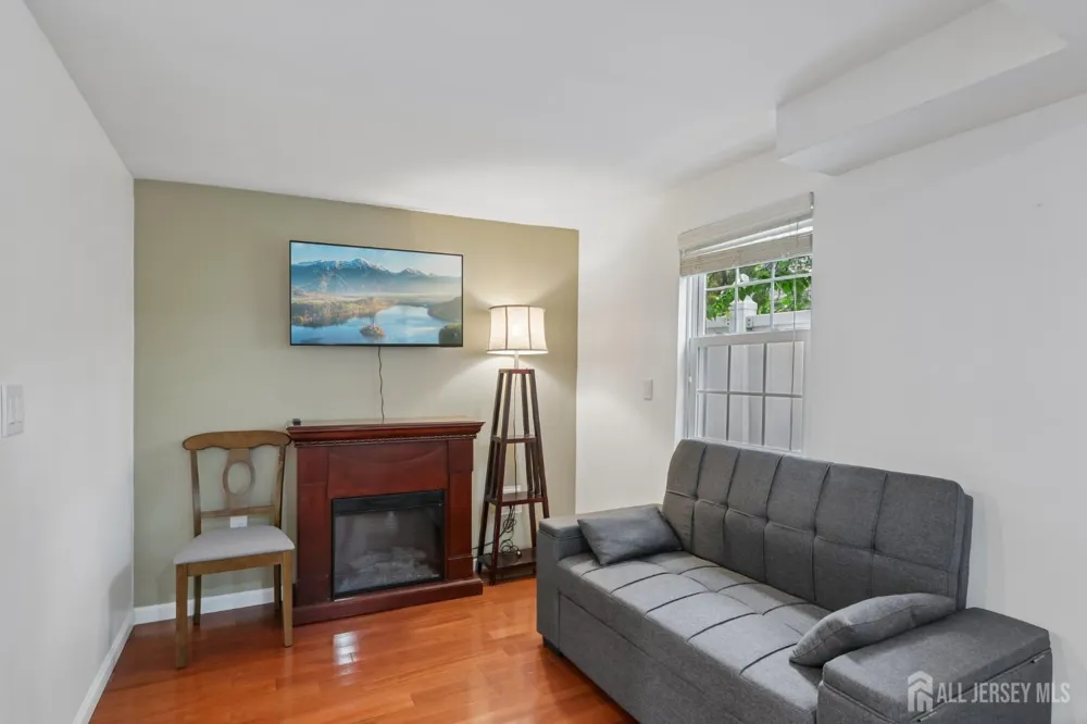 15 Douglas Avenue Hamilton, NJ 08619