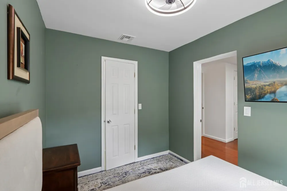 15 Douglas Avenue Hamilton, NJ 08619