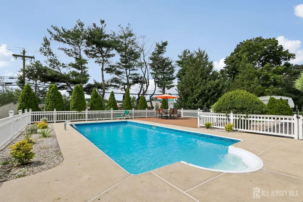 15 Douglas Avenue Hamilton, NJ 08619
