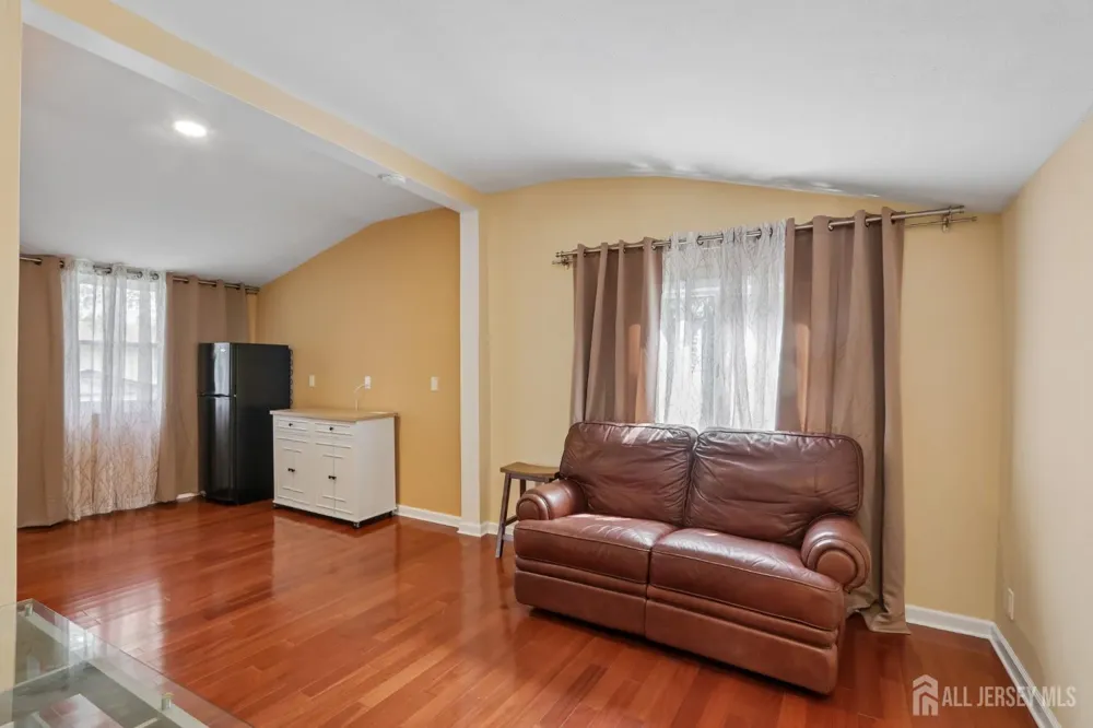 15 Douglas Avenue Hamilton, NJ 08619
