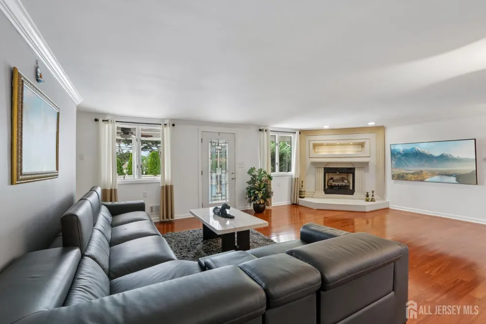 15 Douglas Avenue Hamilton, NJ 08619