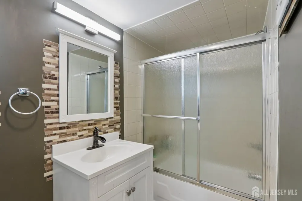 15 Douglas Avenue Hamilton, NJ 08619