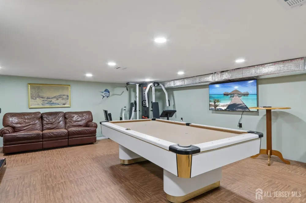 15 Douglas Avenue Hamilton, NJ 08619