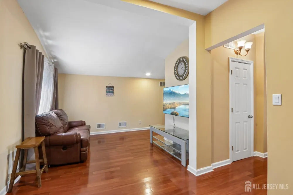 15 Douglas Avenue Hamilton, NJ 08619