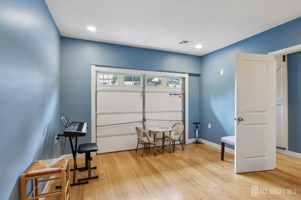 15 Douglas Avenue Hamilton, NJ 08619
