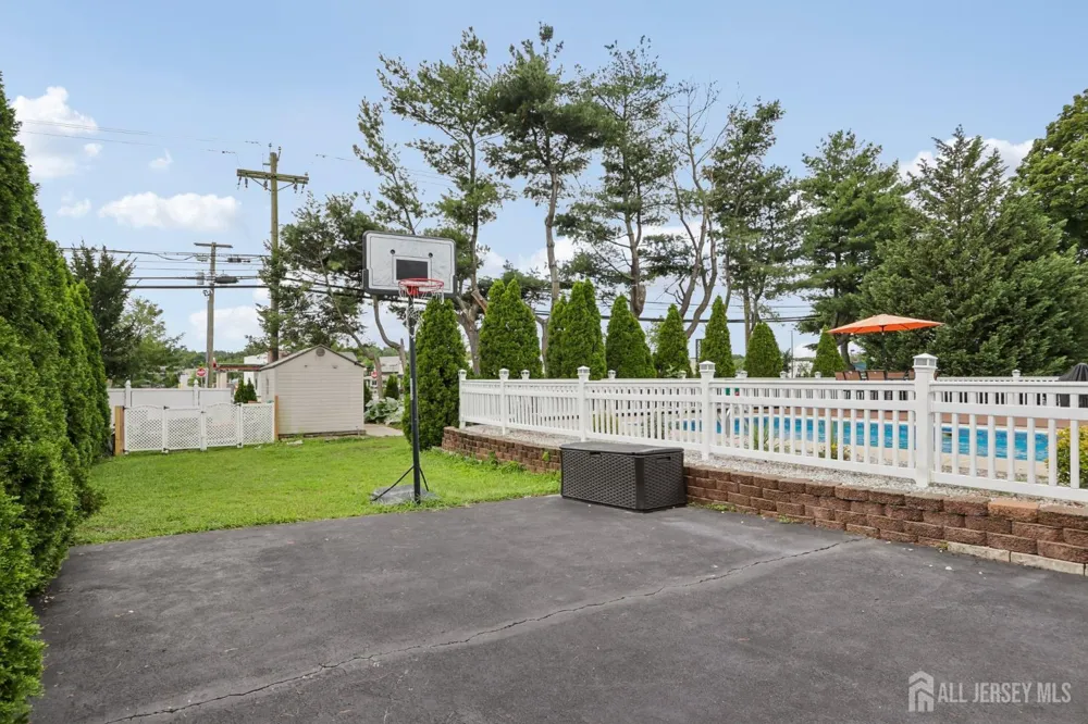 15 Douglas Avenue Hamilton, NJ 08619
