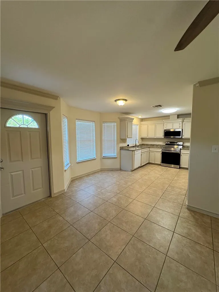 100 Moss Odem, TX 78370
