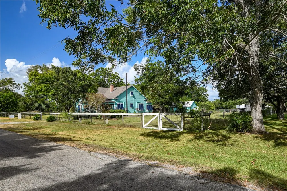 143 Austwell Rd Tivoli, TX 77990