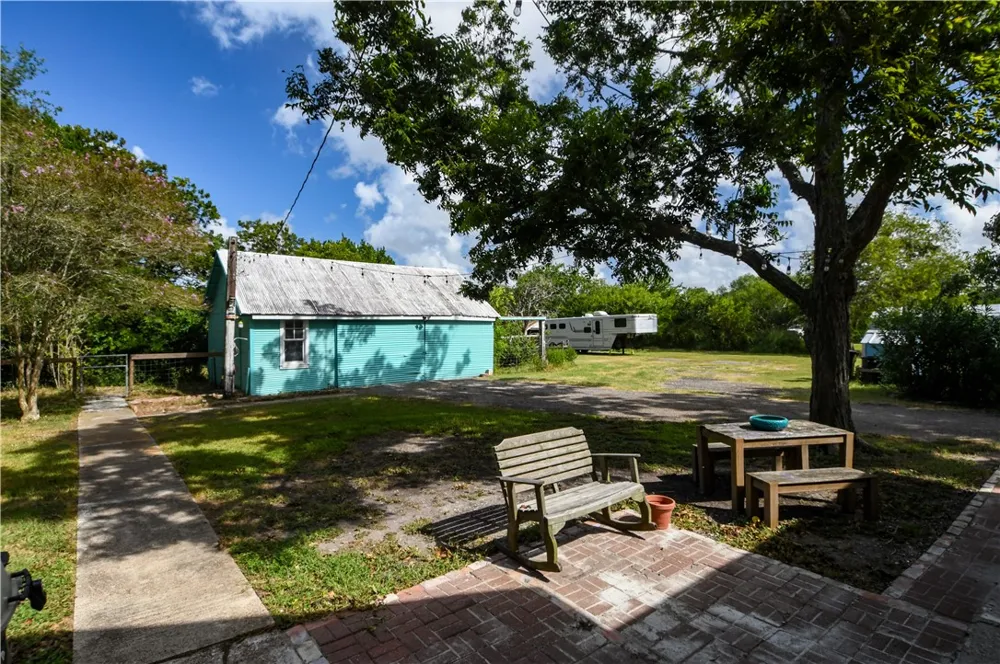 143 Austwell Rd Tivoli, TX 77990