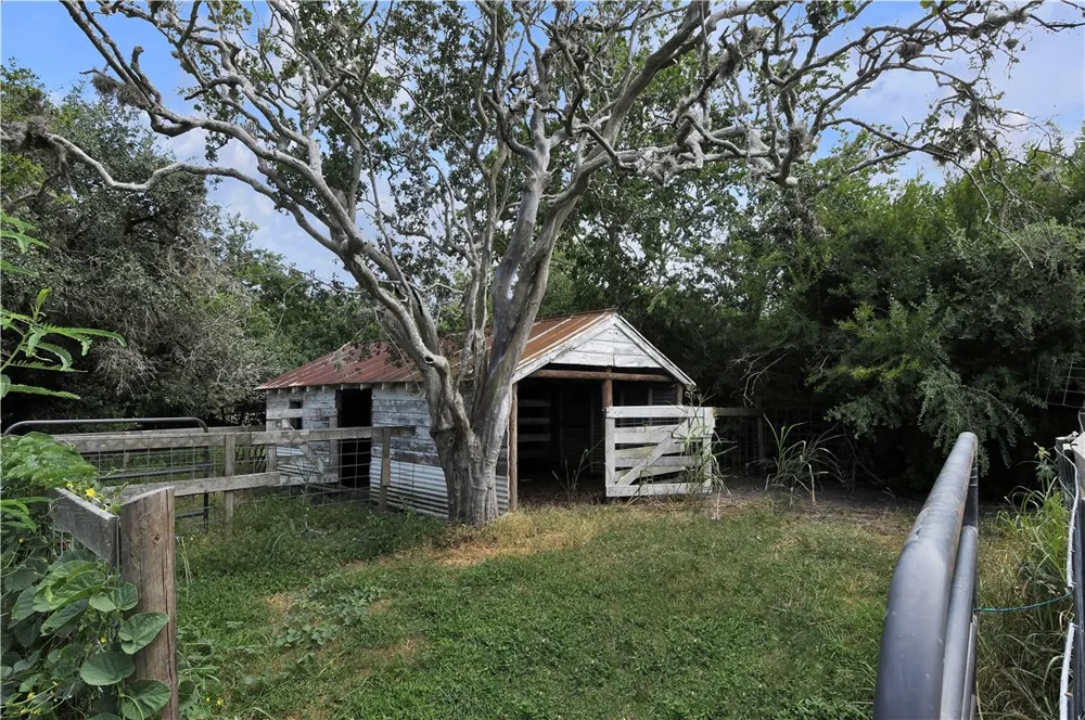 143 Austwell Rd Tivoli, TX 77990