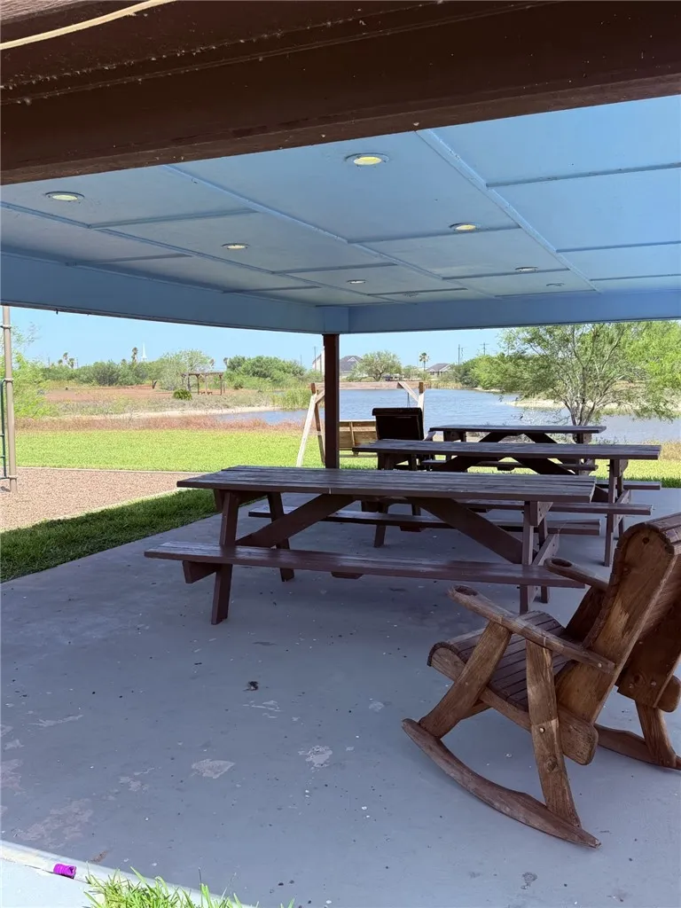 1600 Brook LN Kingsville, TX 78363