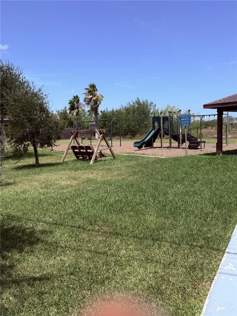 1600 Brook LN Kingsville, TX 78363