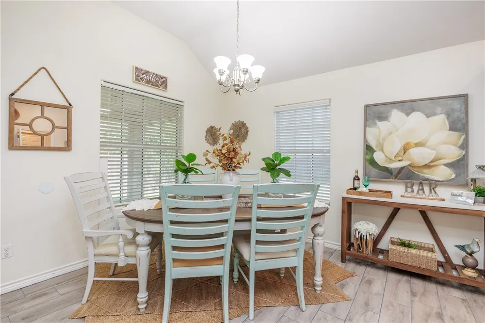 1600 Brook LN Kingsville, TX 78363