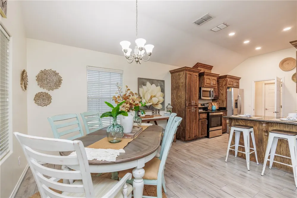 1600 Brook LN Kingsville, TX 78363