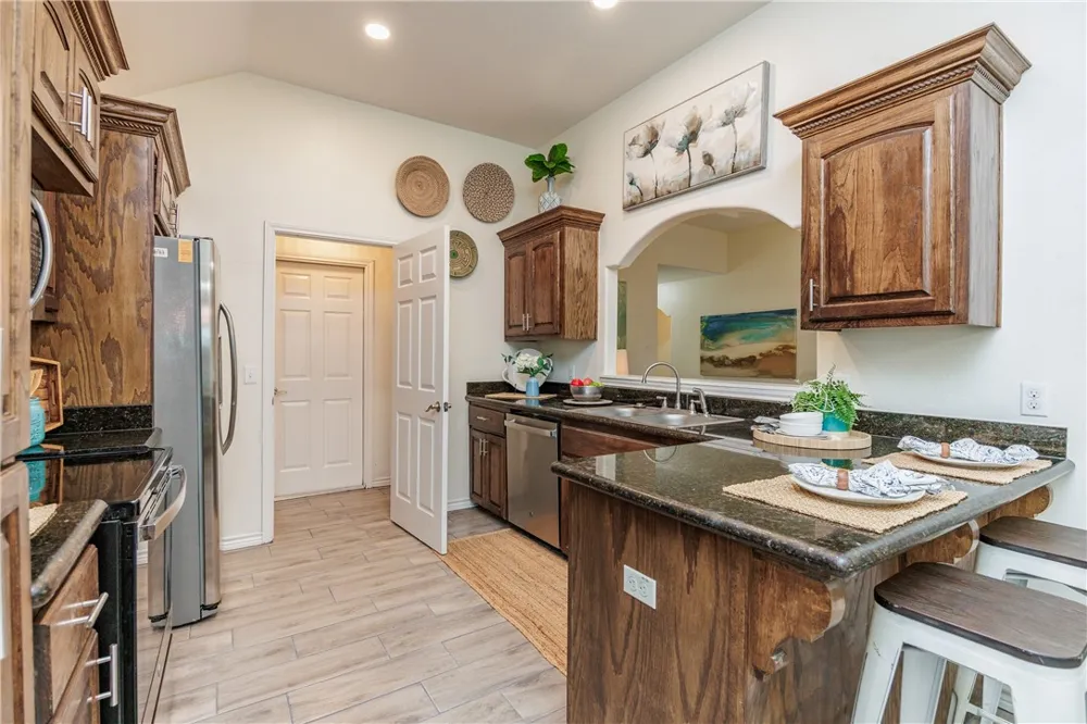 1600 Brook LN Kingsville, TX 78363