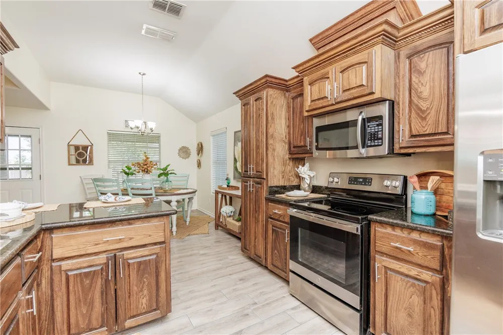 1600 Brook LN Kingsville, TX 78363