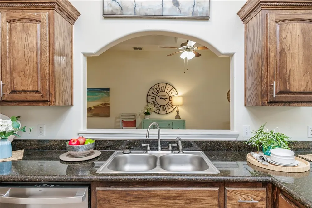 1600 Brook LN Kingsville, TX 78363