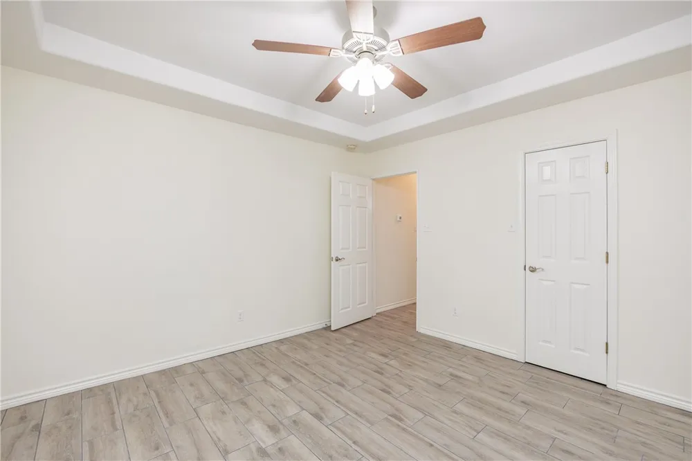 1600 Brook LN Kingsville, TX 78363