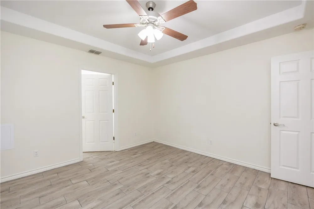 1600 Brook LN Kingsville, TX 78363