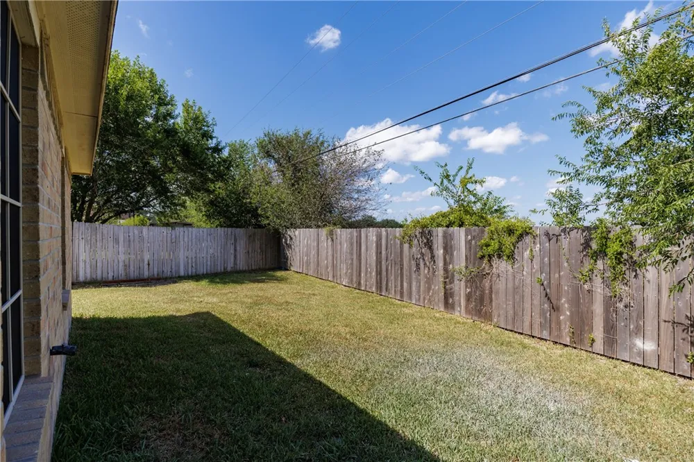 1600 Brook LN Kingsville, TX 78363