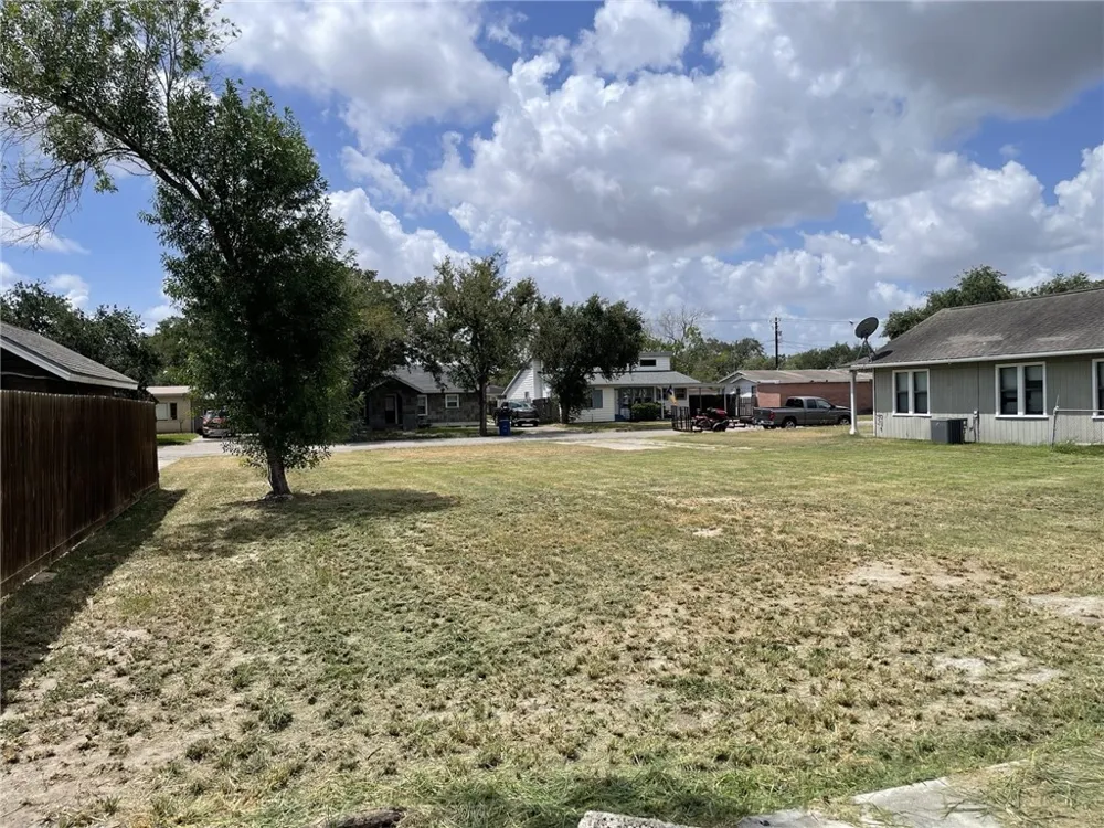 917 E Main Street Sinton, TX 78387