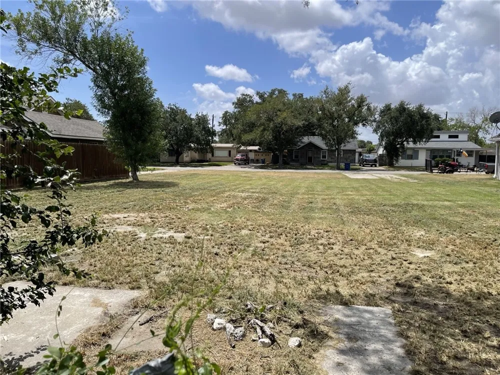 917 E Main Street Sinton, TX 78387