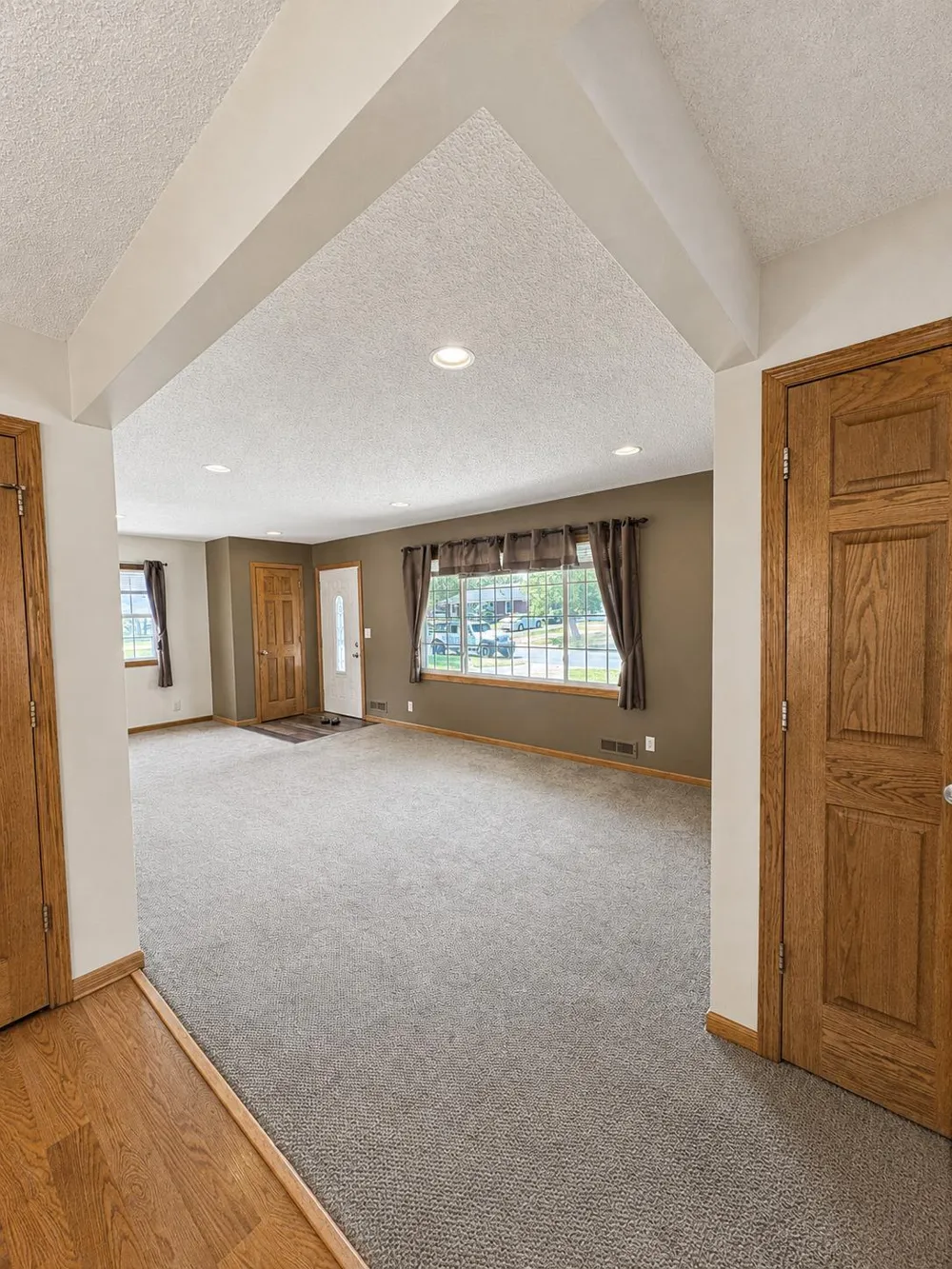 11219 Bittersweet Street NW Coon Rapids, MN 55433