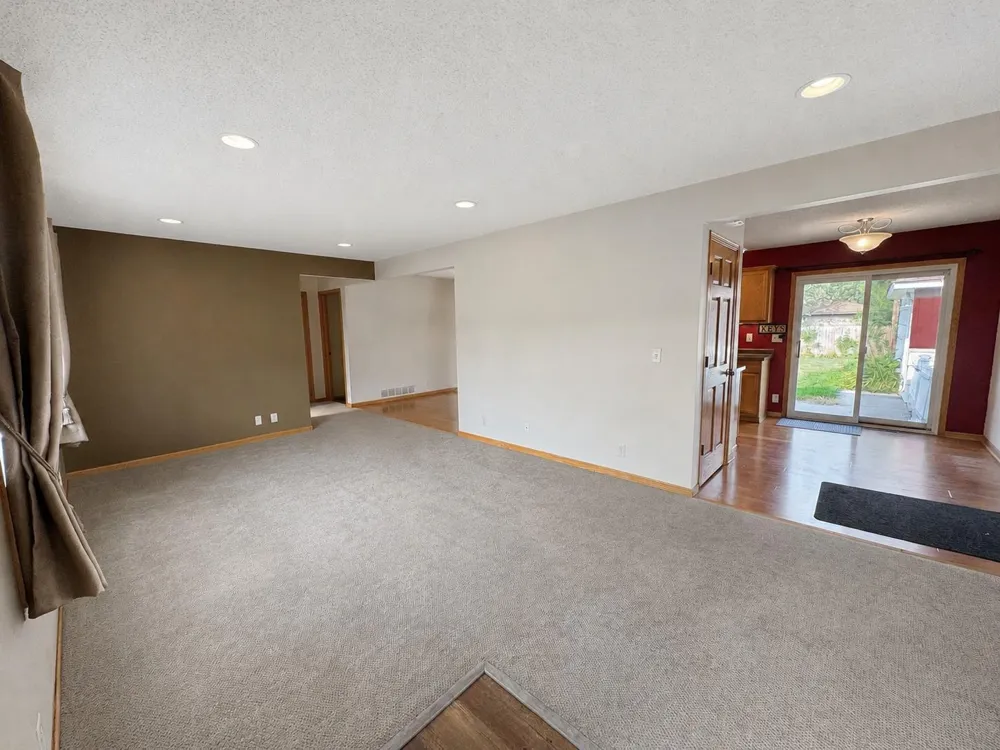 11219 Bittersweet Street NW Coon Rapids, MN 55433