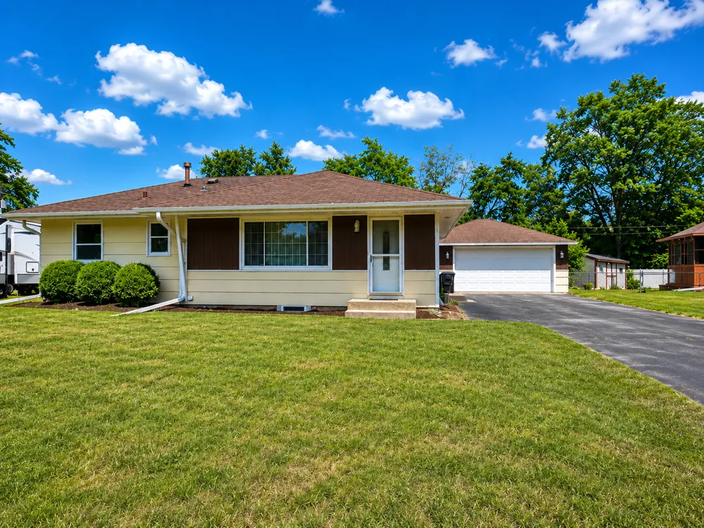 11219 Bittersweet Street NW Coon Rapids, MN 55433