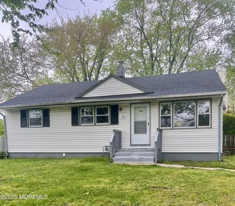 706 E Lawn Drive