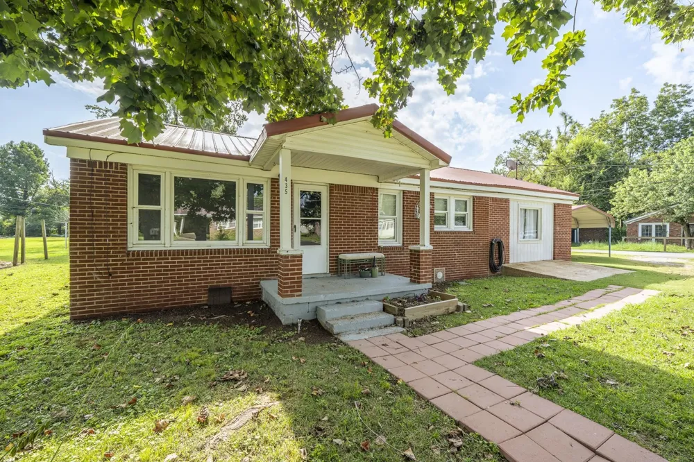 435 BELMONT ST Savannah, TN 38372