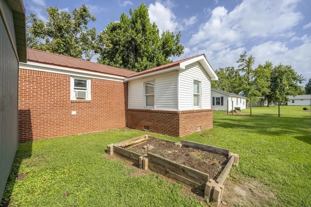 435 BELMONT ST Savannah, TN 38372