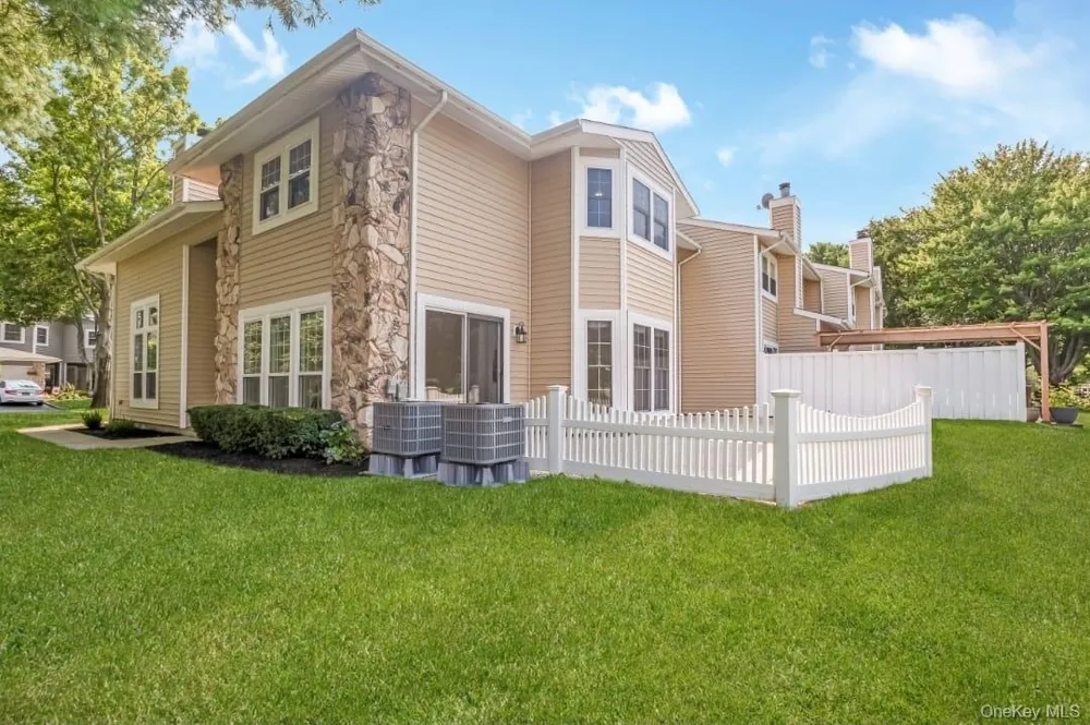 103 Colony Drive Holbrook, NY 11741
