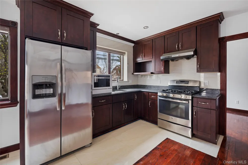 6903 Cloverdale Boulevard Oakland Gardens, NY 11364