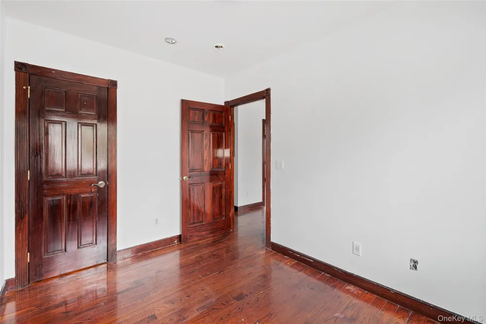 6903 Cloverdale Boulevard Oakland Gardens, NY 11364